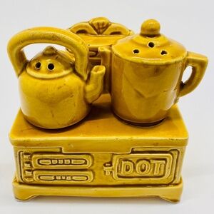Vintage Ceramic Cooking Stove Salt and Pepper Shaker Set